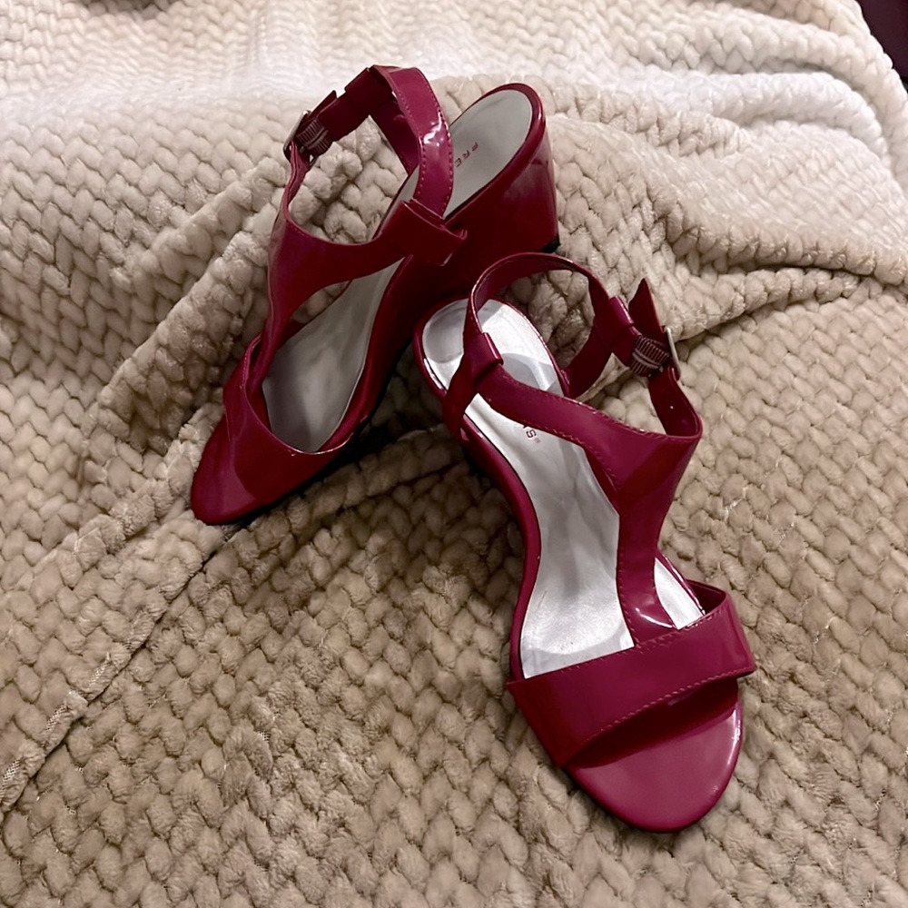NWOT, size 6.5, hot pink, wedge, strapped shoes.